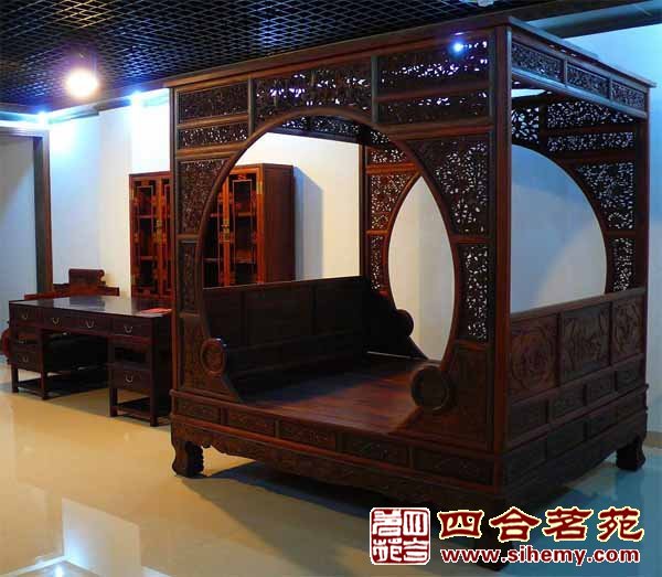 裝飾精致設(shè)計(jì)考究的古樸架子床 古典中式紅木家具